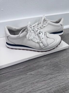 Tory Sport Ruffle Women’s Sneakers Shoes White Leather Low Top size 8M.